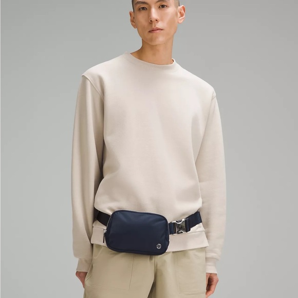 Lululemon Everywhere Belt Bag 1L Metal Hardware- True Navy/ Silver - Picture 9 of 9